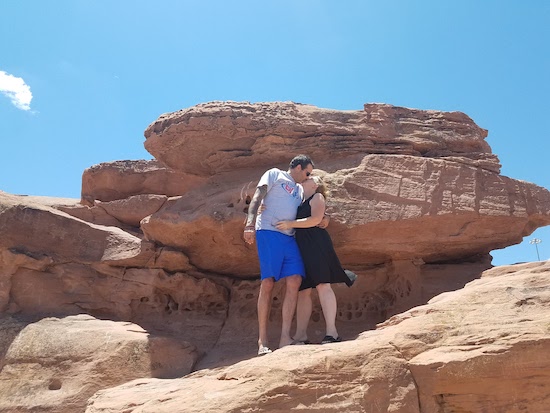 kissing in the rocks